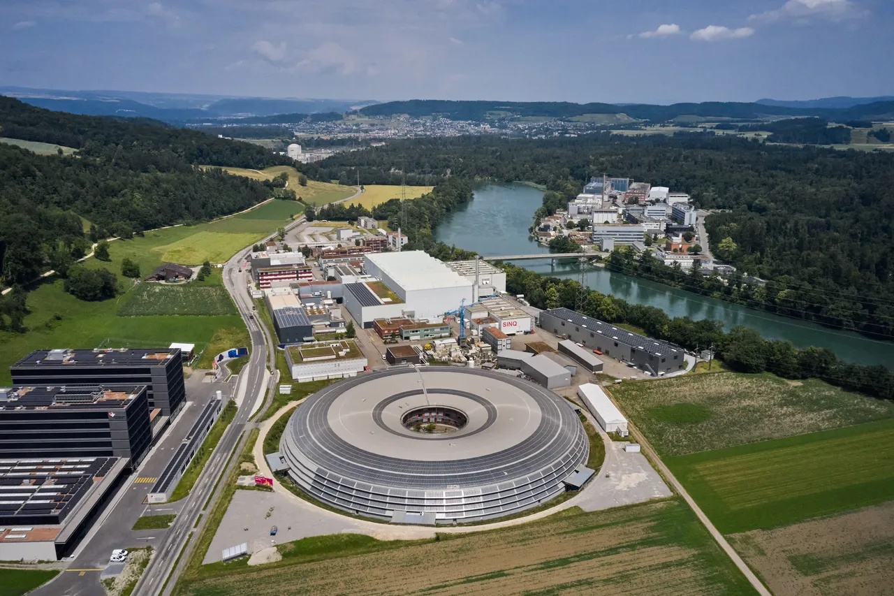 Im Rahmen der Dachsanierung des PSI-Synchrotrons in Villingen, Schweiz, wurde das dachintegrierte AluPlusSolar-System von Kalzip installiert