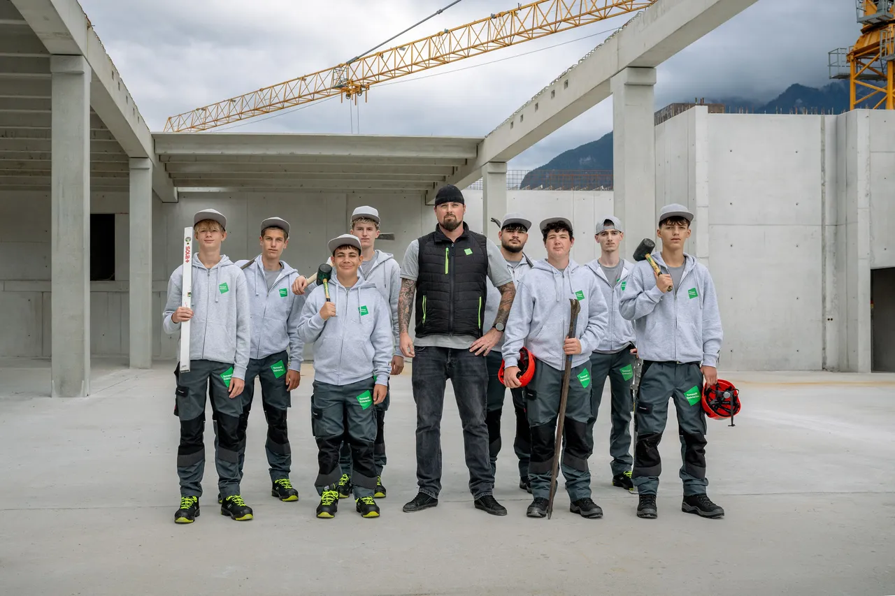 Ausbildungsstart: 8 neue Lehrlinge bei Tomaselli Gabriel Bau