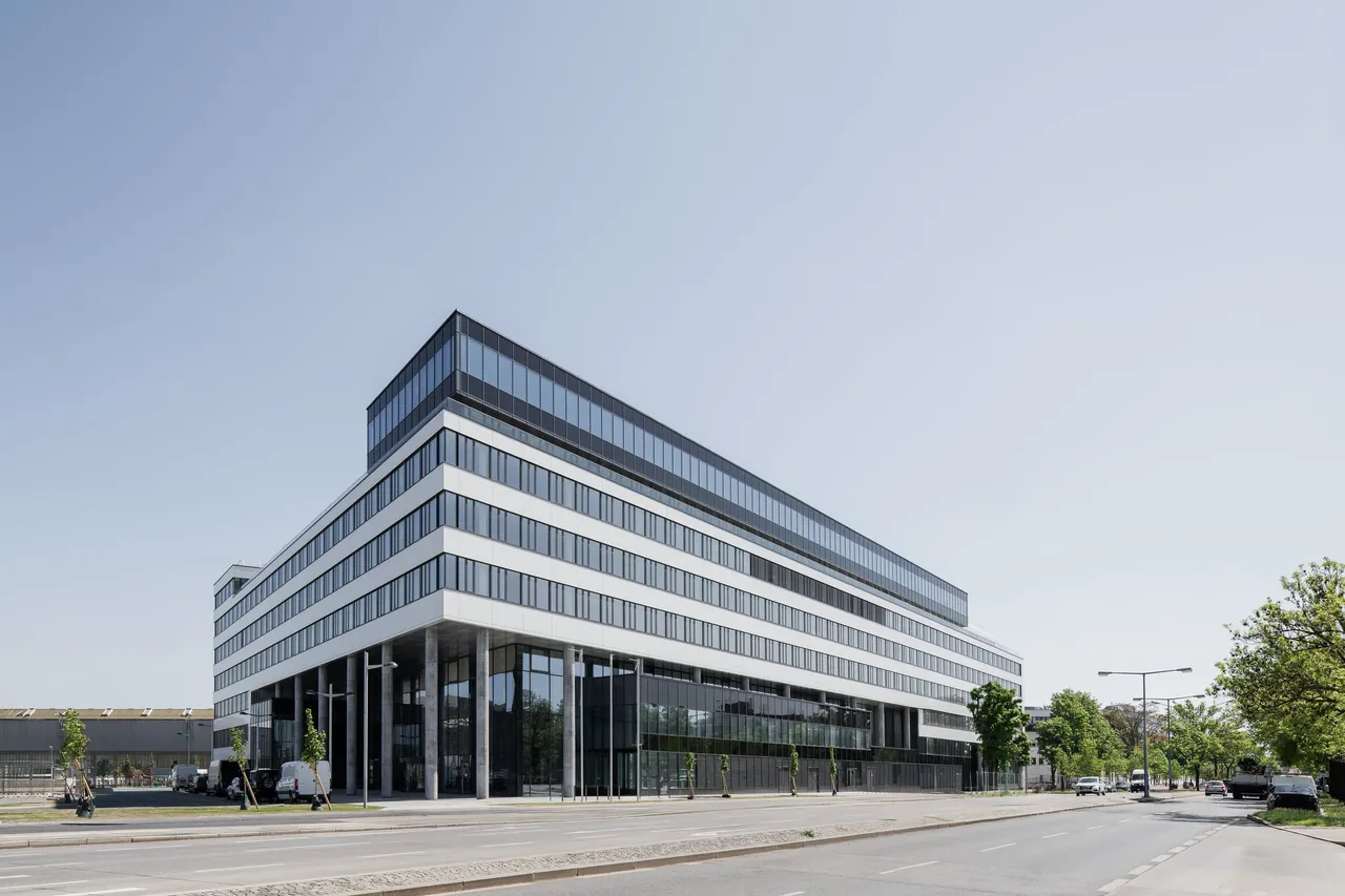 Central Hub ist übergeben