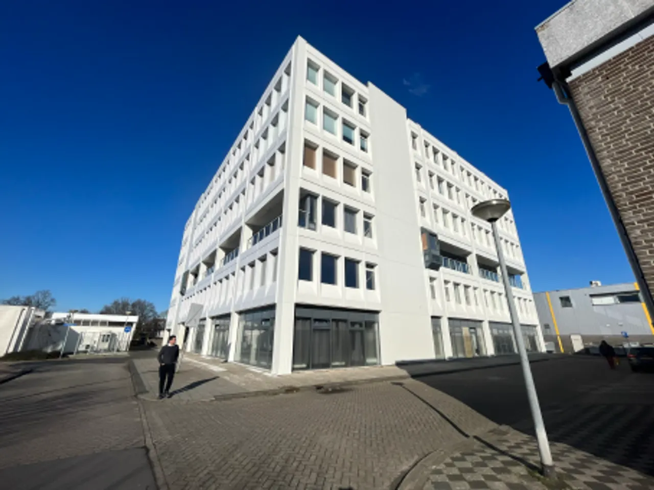 Eines der insgesamt 15 Mixed-Use-Gebäude in den Niederlanden