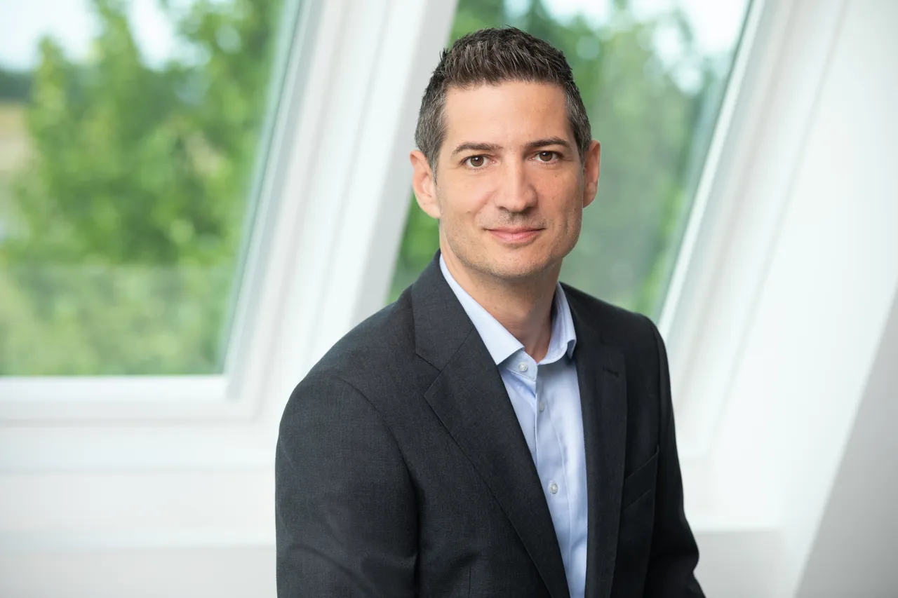 Zwei Red Dot Awards für neuen VELUX Rollladen