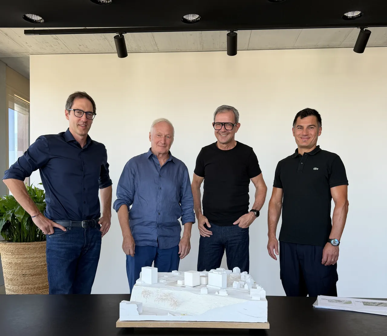 Projektvorstellung BREVUE und purfitness in Bregenz mit Nikolaus Ess (Projektleiter BREVUE / PRISMA Unternehmensgruppe), Carlo Baumschlager (Architekt), Bernhard Ölz (Vorstandsvorsitzender PRISMA Unternehmensgruppe), Michael Allgäuer (Geschäftsführer purfitness) 
(v.l.n.r.