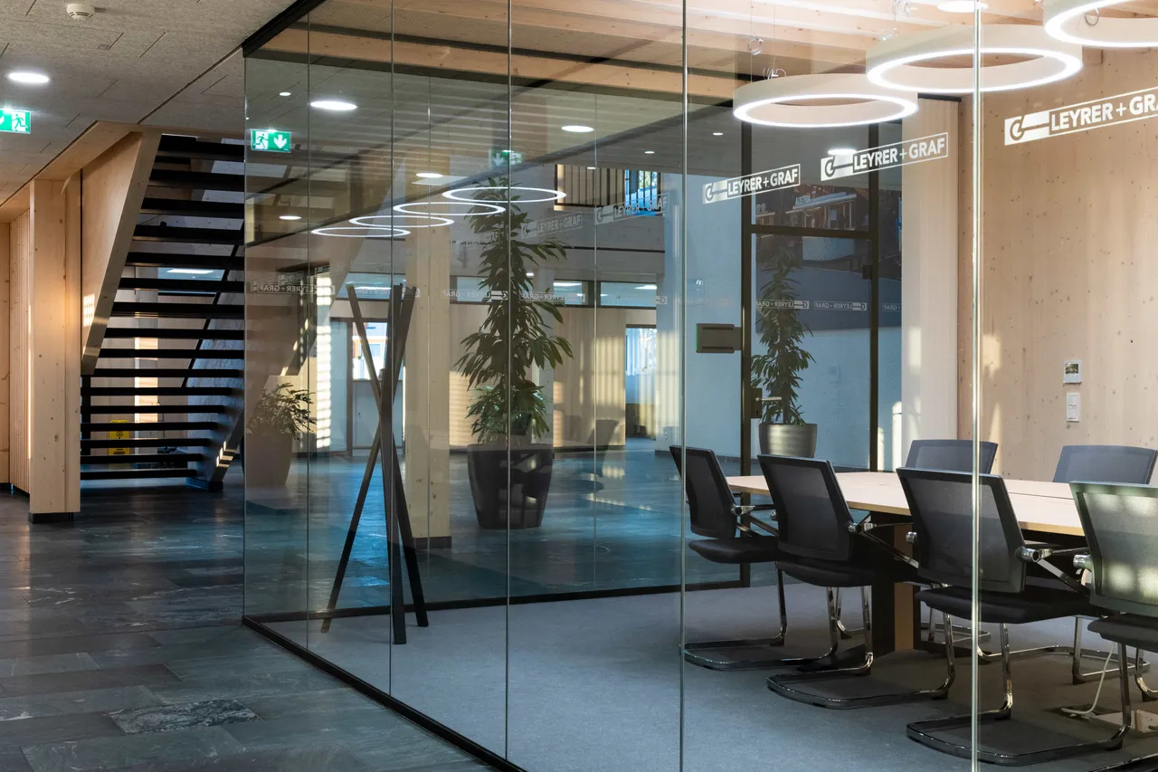 LEYRER + GRAF eröffnet neues Bürogebäude „Büro 21“ am Standort Horn