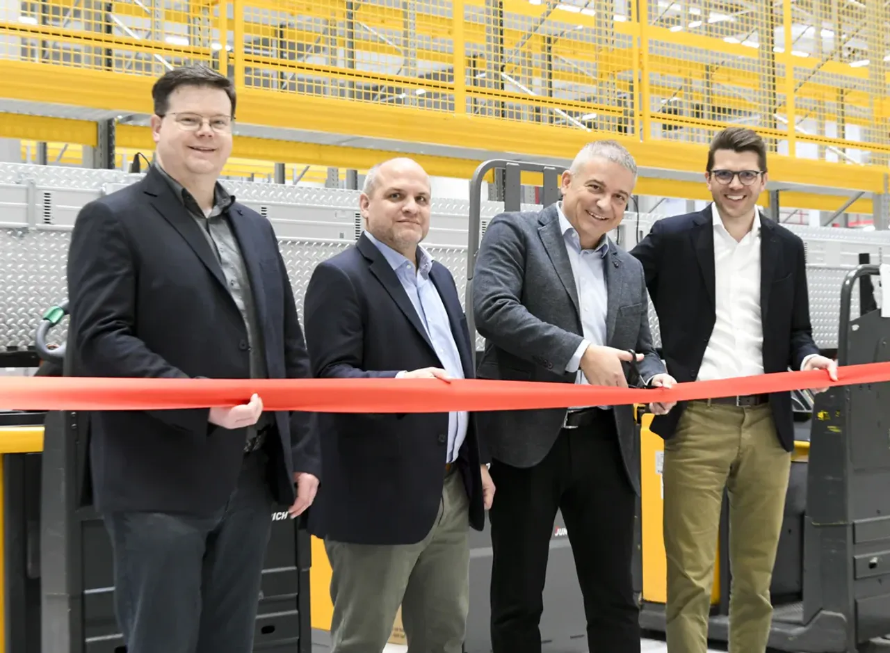 Von links: Eberhard Keller (Bürgermeister der Gemeinde Ebersbach), Sönke Kewitz (Geschäftsführer P3 Deutschland), Mario Sunjic (Betriebsleiter Lidl in Deutschland) und Philipp Dedorath (Geschäftsführer Bau und Logistikimmobilien Lidl Immobilien Dienstleistung GmbH & Co. KG).