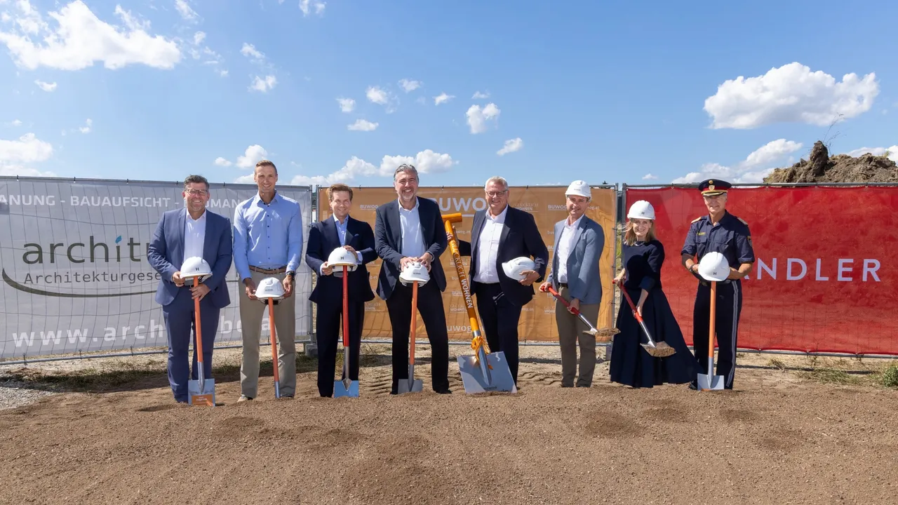 Werner Fleischhacker (Planungsdirektor), Nikolaus Turbock (architurbo), Markus Handler (Handler), Andreas Holler (BUWOG), Thomas Steiner (Bürgermeister), Robert Hergovich (SPÖ Klubvorsitzender und Regierungskoordinator), Barbara Freiler (Handler) und Marin Huber (Landespolizeidirektor)