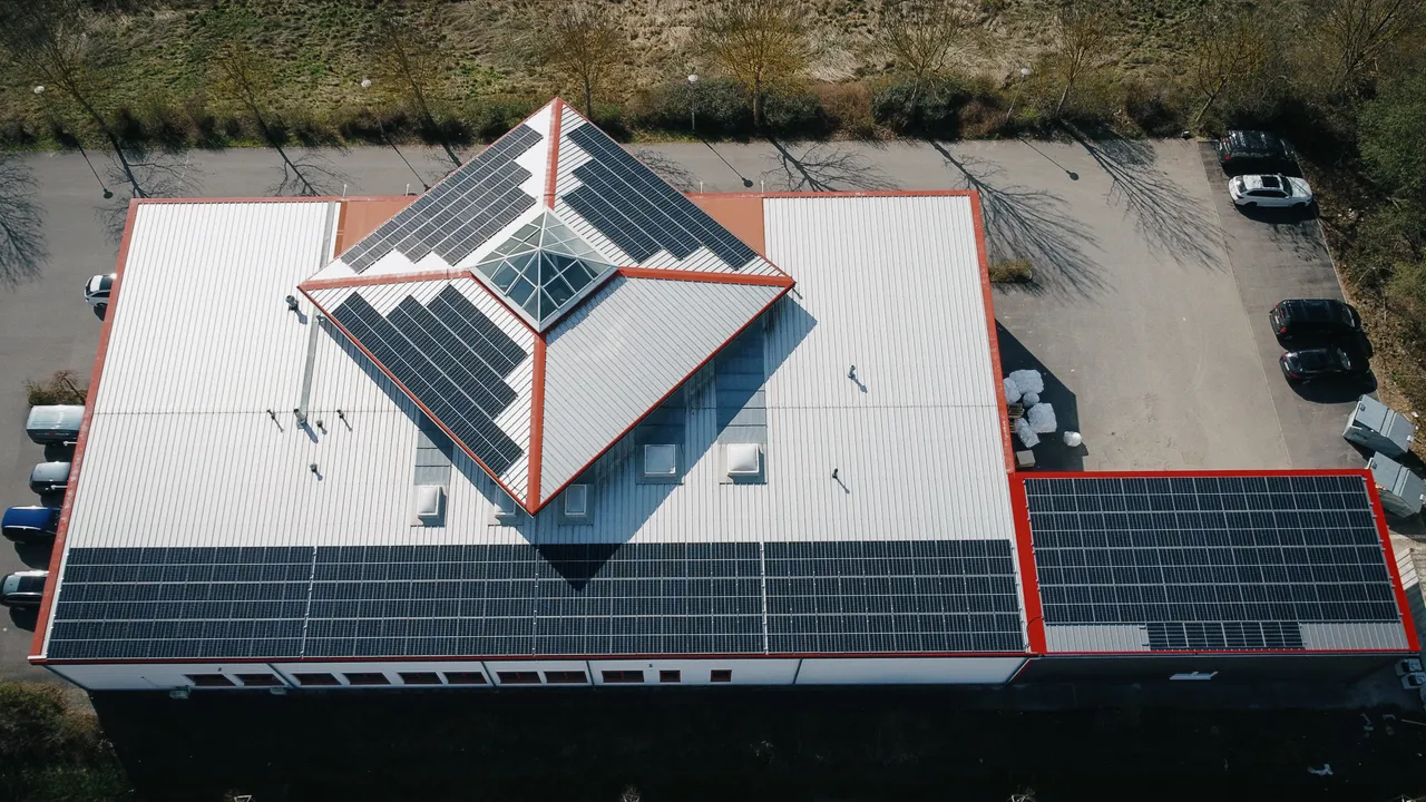 SolarEdge Solaranlage beim deutschen Einzelhändler BV-comOffice GmbH