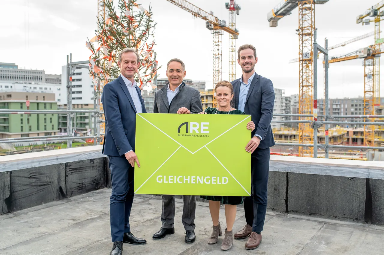 v.l.n.r.: ARE Geschäftsführer Gerald Beck, Rhomberg CEO Hubert Rhomberg, ARE Geschäftsführerin Christine Dornaus und Rhomberg Bau Wien Geschäftsführer Simon Battlogg