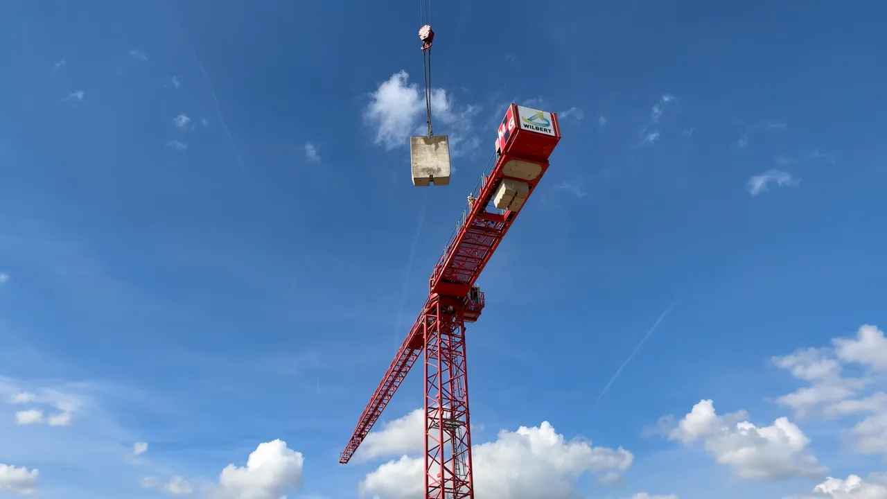 Der Kran beim Projekt BLOOM der City 1 Group