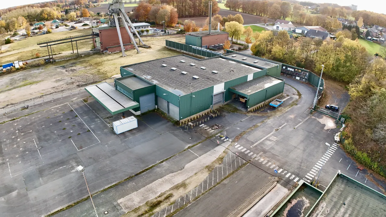 Zeppelin Rental mietet das Grundstück „Zum Nordschacht 95“ in Mettingen nahe Osnabrück zur Lagerung von Gegenständen zur Verkehrssicherung an.