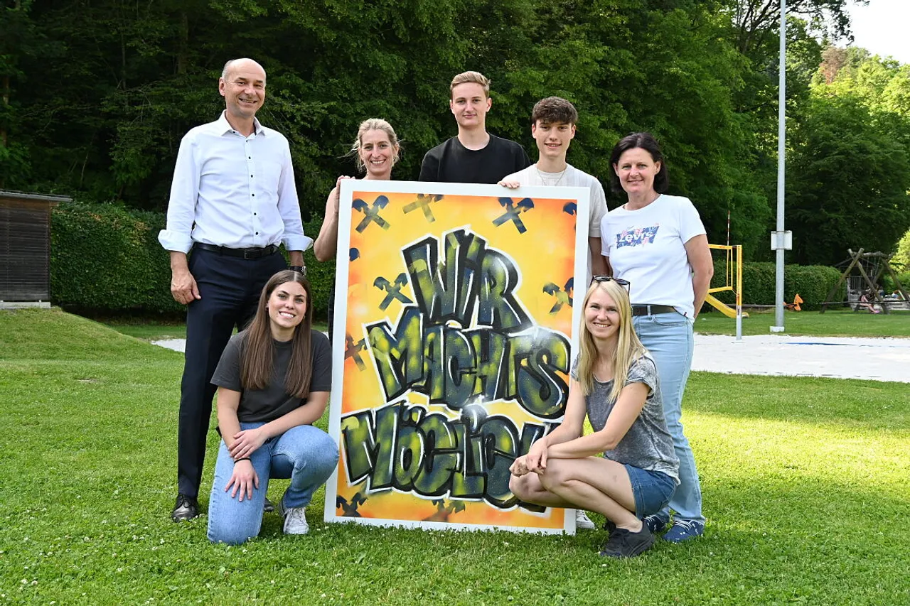 HABAU GROUP: Bitte Platz nehmen