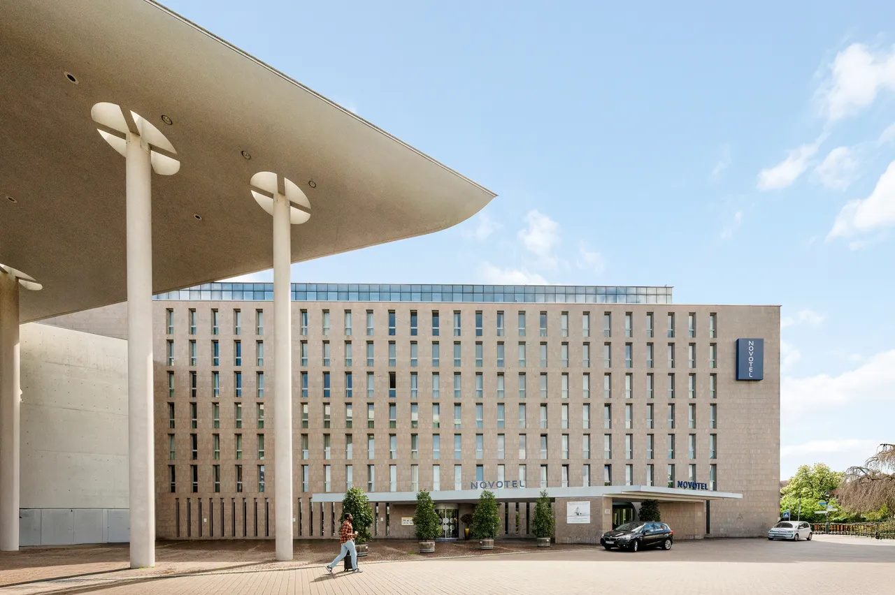 IREMIS erwirbt das Novotel Freiburg