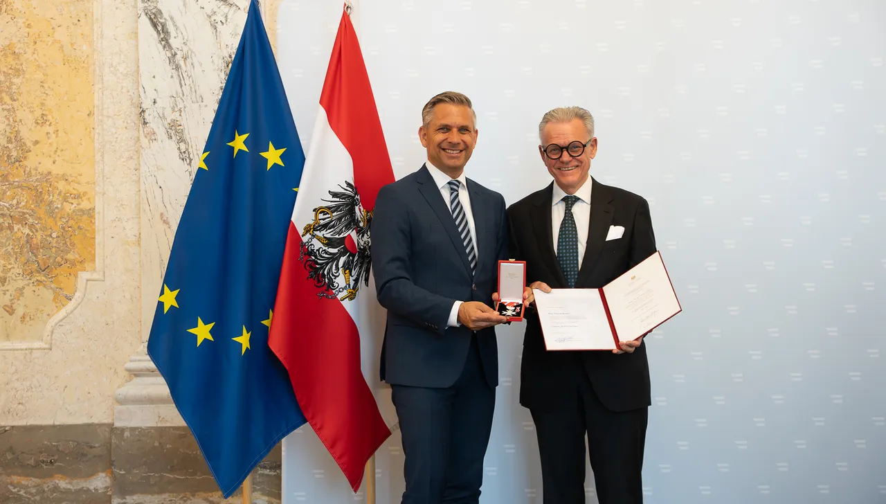 Thomas Malloth erhält Silberne Verdienstzeichen der Republik