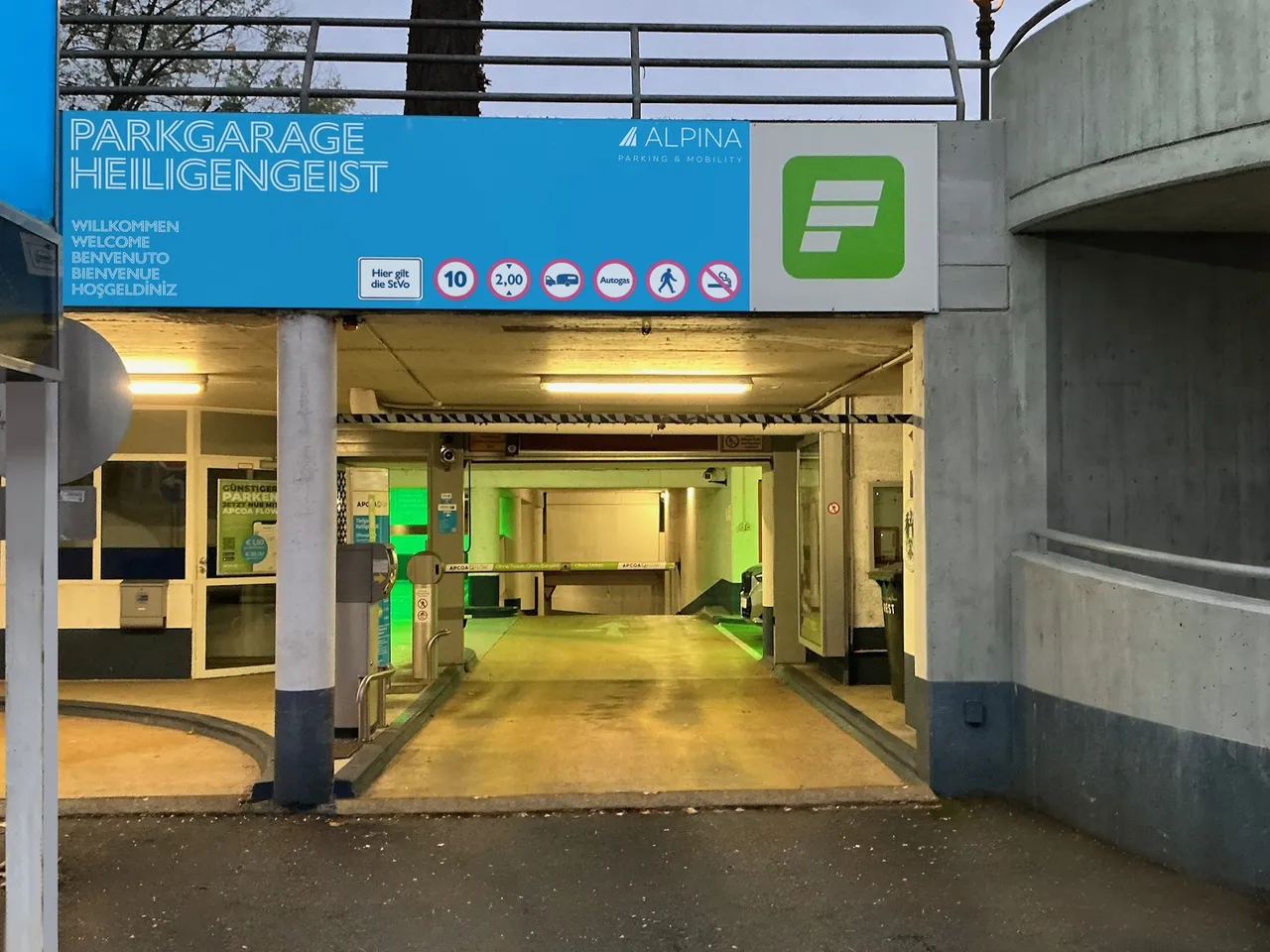 Einfahrt zur ALPINA-Tiefgarage Heiligengeistplatz