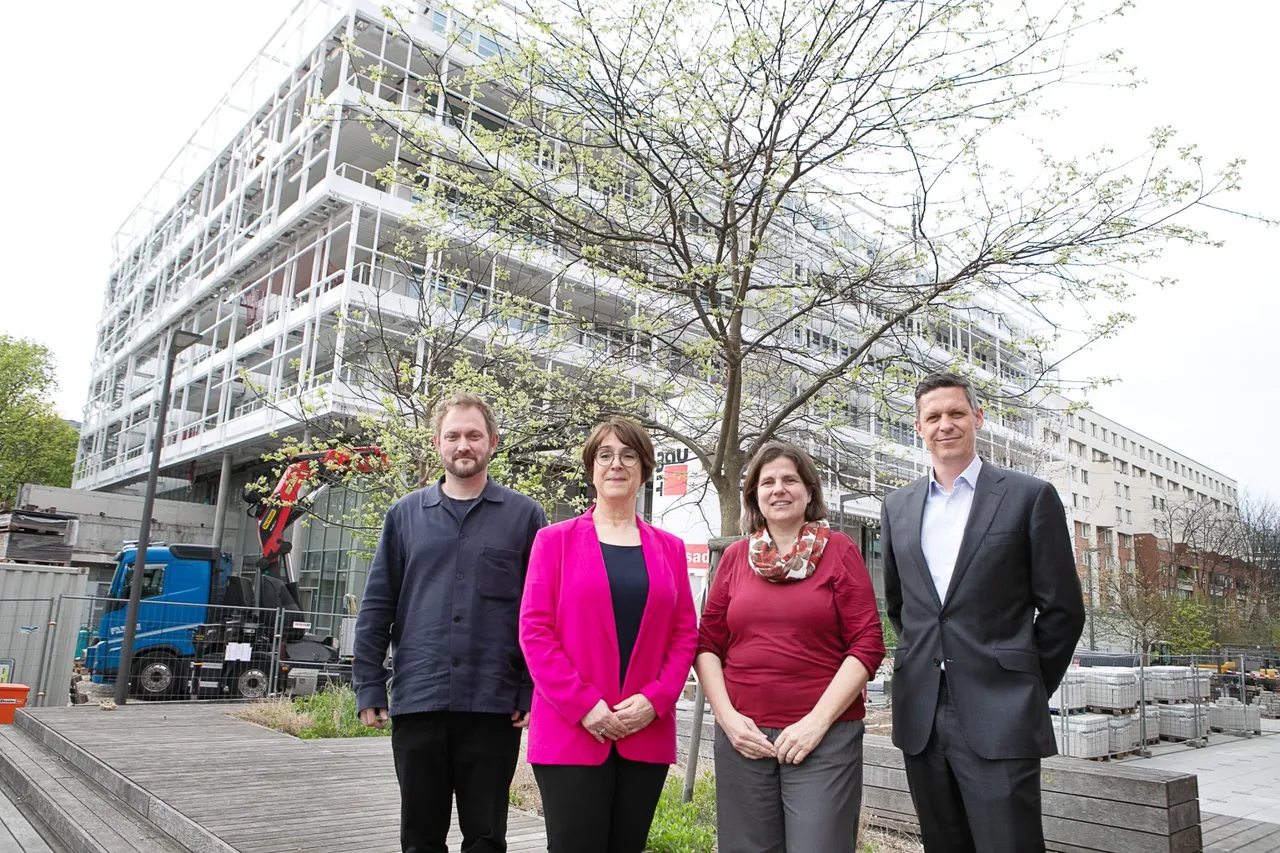 . li. n. re.: Karlheinz Boiger (Hohensinn Architektur), Brigitte Karigl (Umweltbundesamt), Claudia Dankl (Beton Dialog Österreich), Mark Leiter (Art-Invest Real Estate)