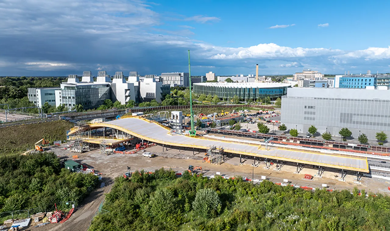 Präzis geplant und umgesetzt: die Holzkonstruktion der Bahnhofsstation