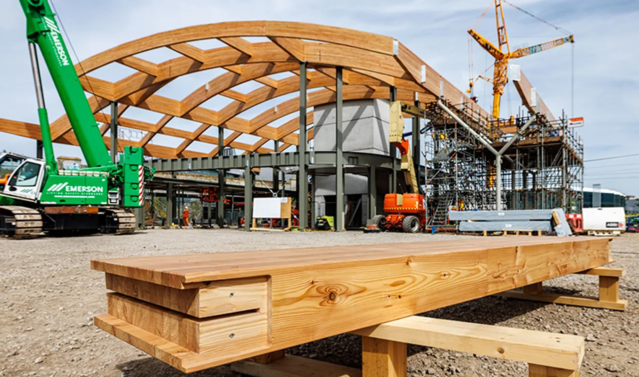 Präzis geplant und umgesetzt: die Holzkonstruktion der Bahnhofsstation