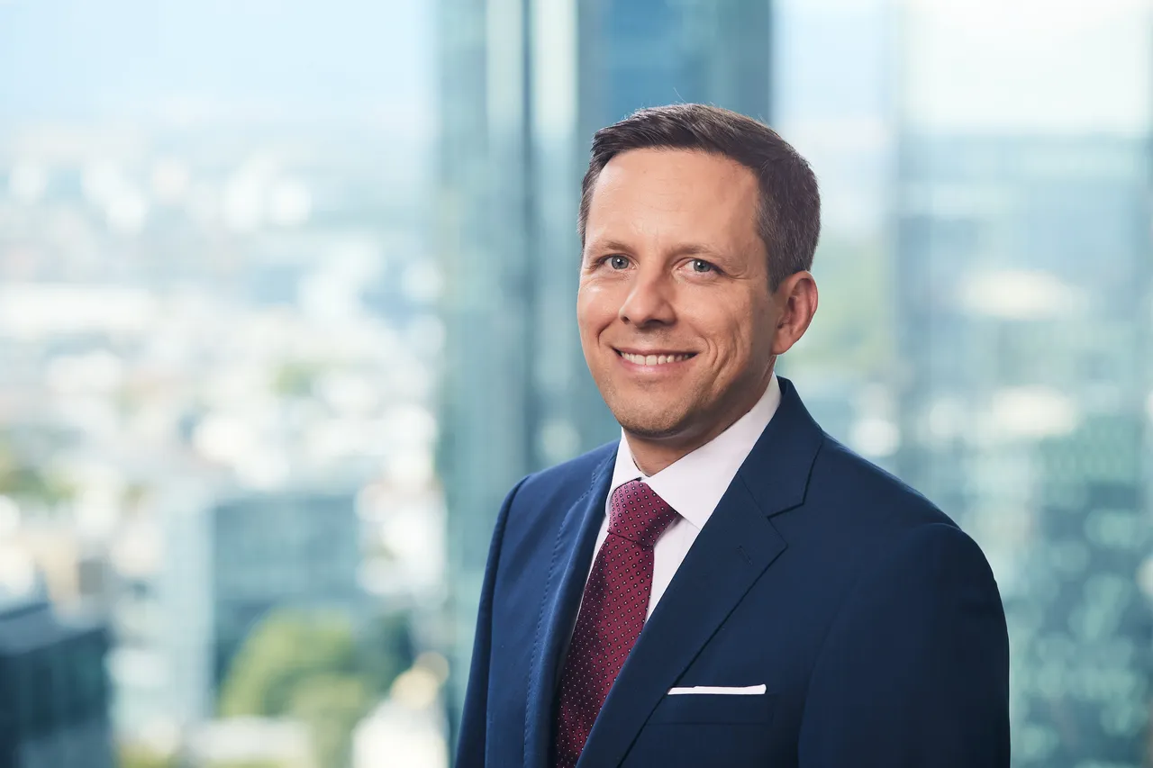 Schroder Real Estate verlängert Mietvertrag mit der Zurich Gruppe Deutschland