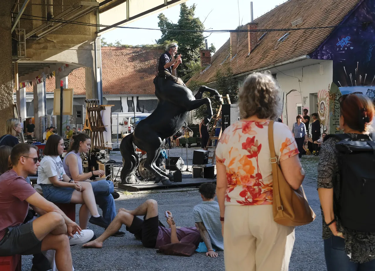 Kunst und Katastrophenschutzübung im Grazer Gries