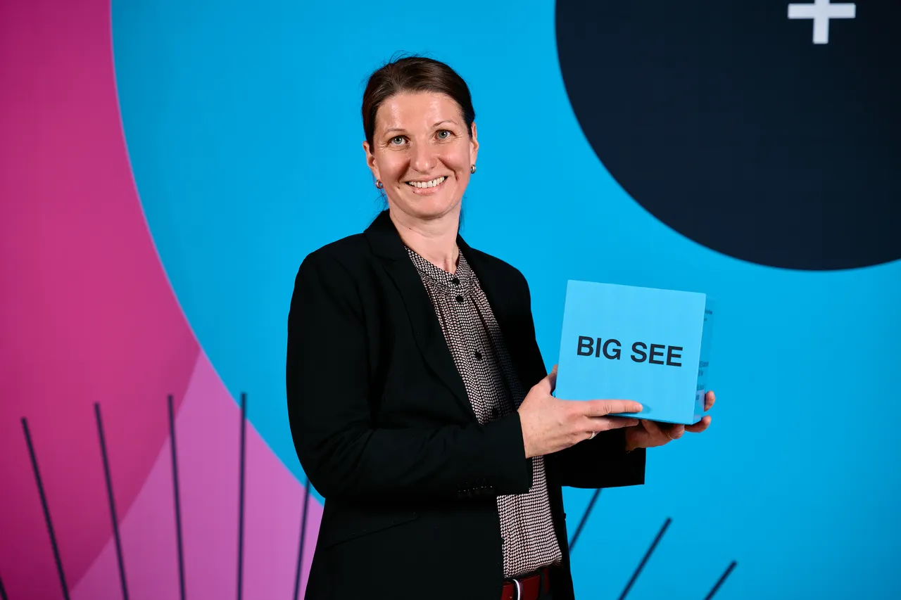 Land Rise: Ausgezeichneter Freiraum für Raiffeisen Haus in Bregenz
