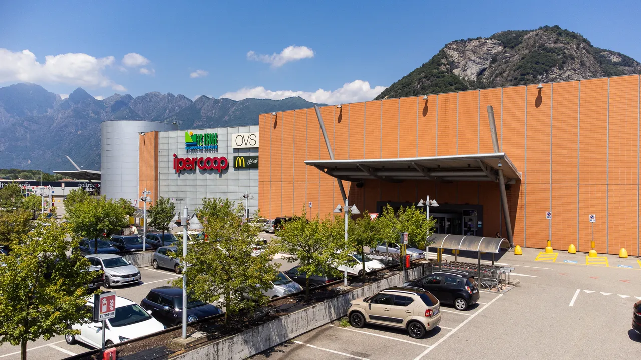 Das Le Isole Shopping Center in Gravellona Toce