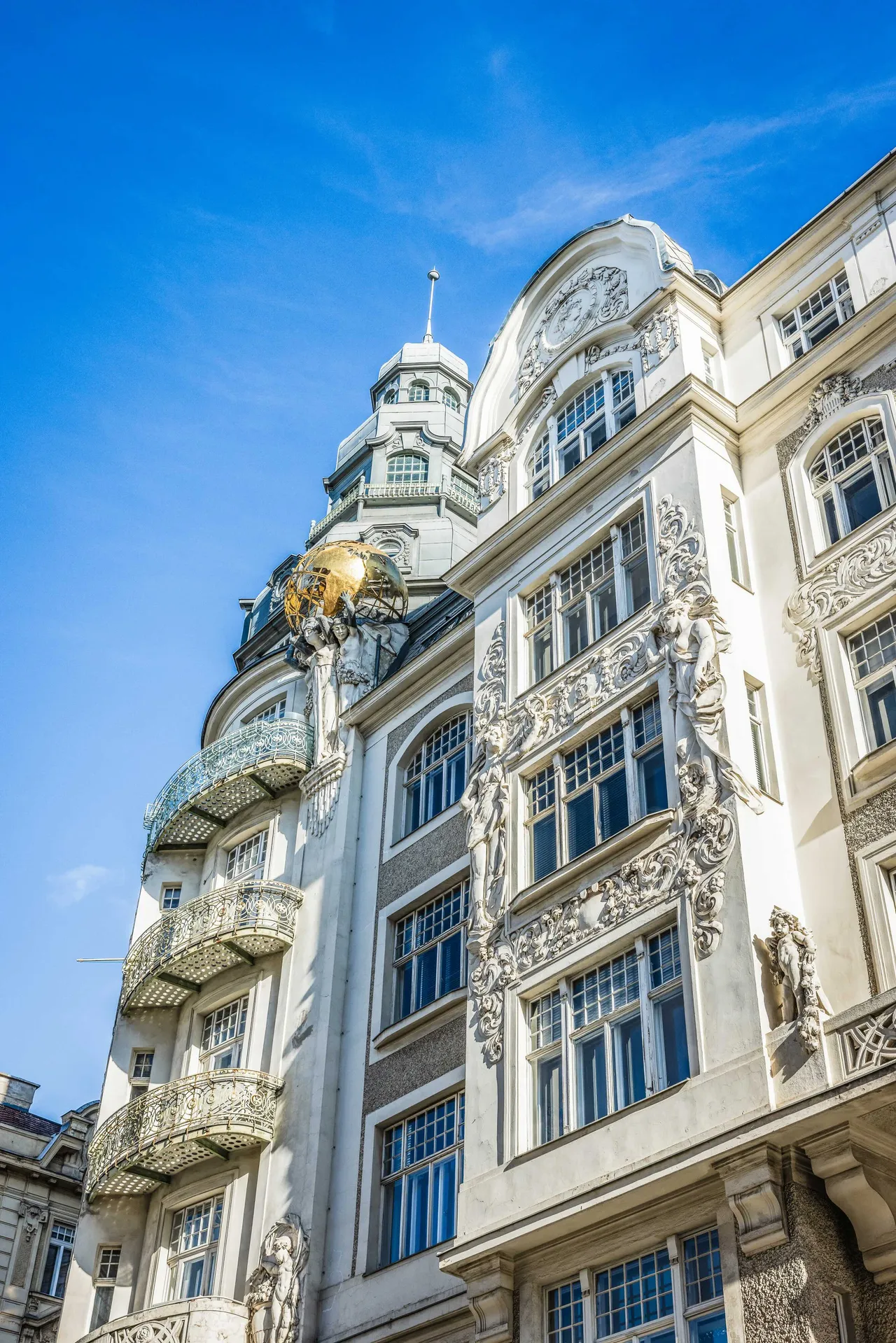 OTTO Immobilien vermittelt zwei Zinshäuser aus Portfolio der Generali