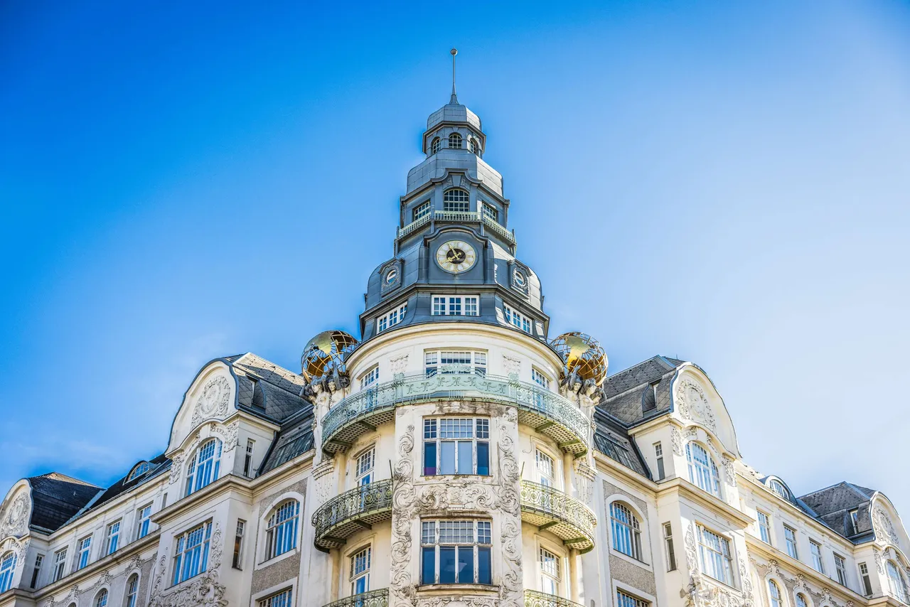 OTTO Immobilien vermittelt zwei Zinshäuser aus Portfolio der Generali