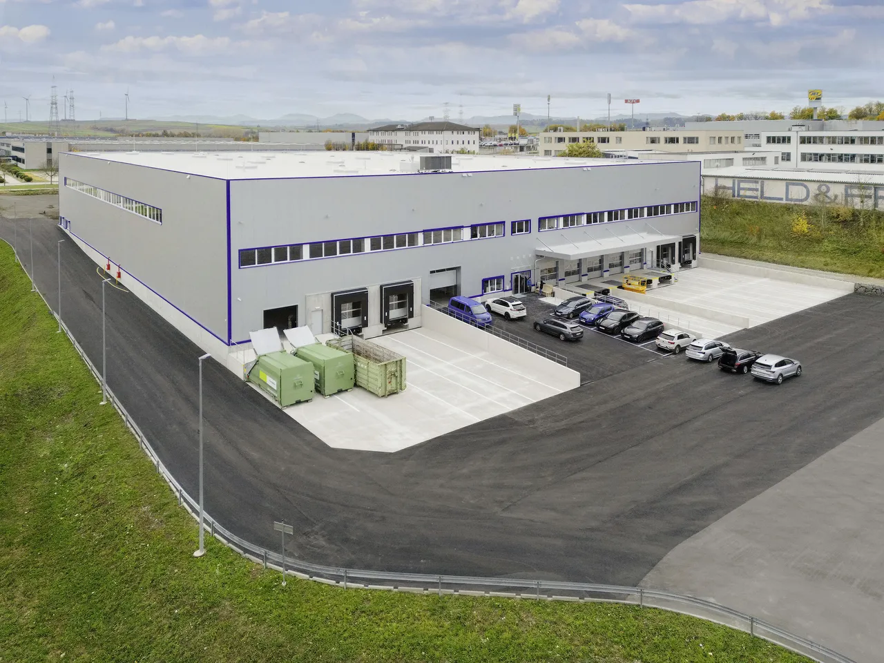 Bauteil II im Gewerbepark Loosdorf wird das Zentrallager des führenden heimischen Großhändlers für Poolbedarf und Poolausstattung, die SSA Fluidra Österreich GmbH. Die Halle ist ein „Green Building“ und energietechnisch autonom.