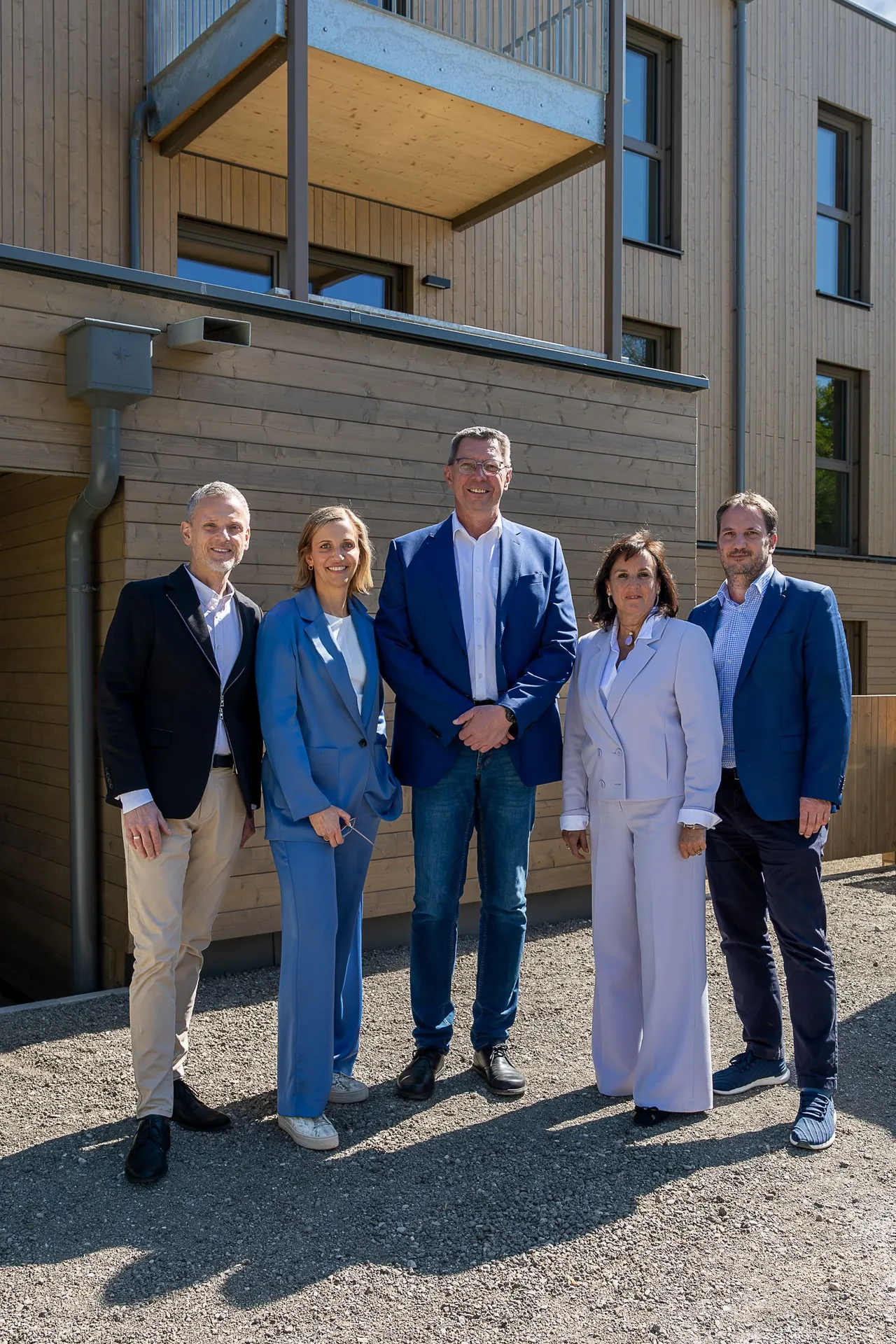 v.li.n.re.) René Pint, Vizebürgermeister Wulkaprodersdorf, Arch.Kerstin Robausch-Löffelman, Vorständin BWS-Gruppe, Friedrich Zarits, Bürgermeister Wulkaprodersdorf, Sabine Hanke, Geschäftsführerin Voitl & Co.,  Mathias Moser, Vorstand BWS-Gruppe