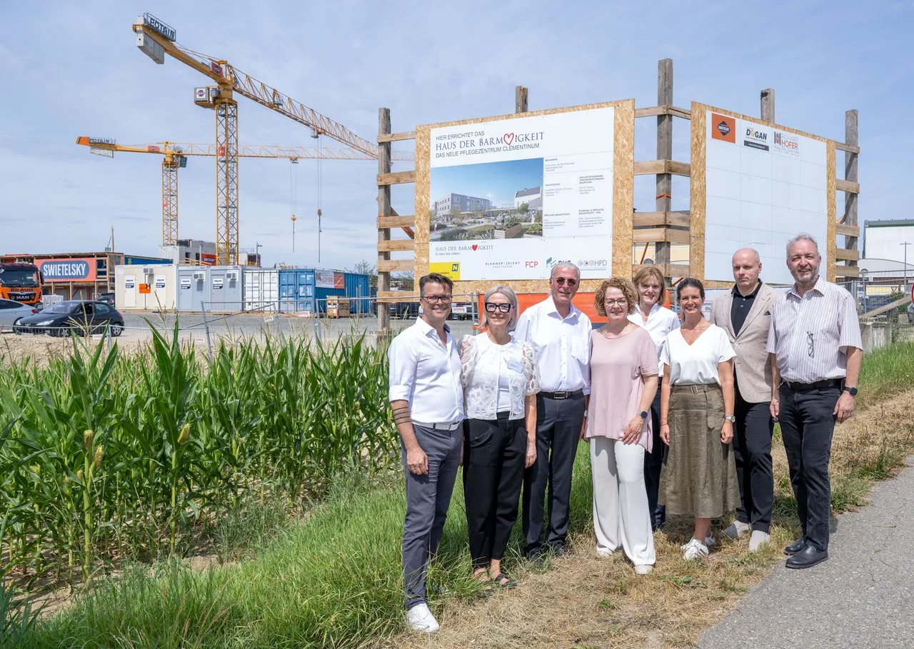 Markus Mattersberger, Anita Grafeneder, Gerald Stohlmann, Landerätin Christiane Teschl-Hofmeister, Aloisia Schoisengeier, Veronika Schauer, Roland König, Bürgermeister Johannes Hölzl