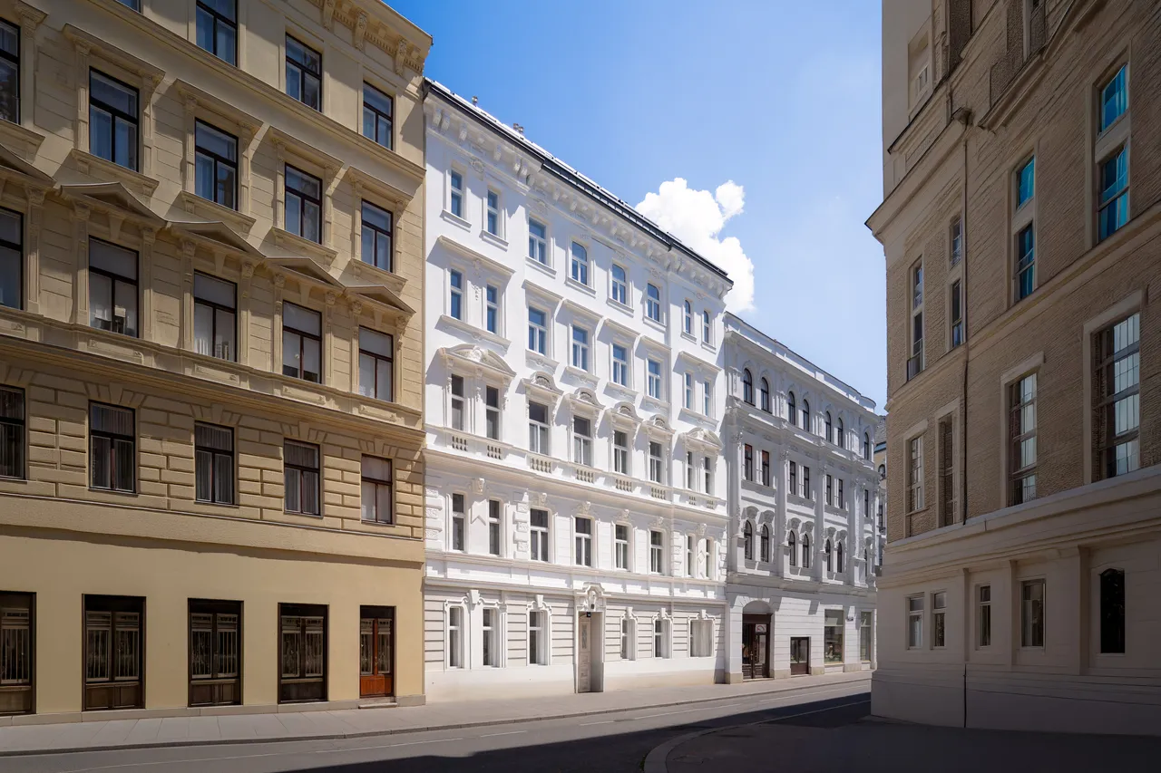 Le Petit Lion, Rotenlöwengasse 16: Wiener Gründerzeit trifft französische Eleganz: LE PETIT LION am Alsergrund wurde hochwertig revitalisiert und international ausgezeichnet.