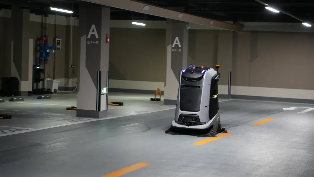 Denzel Robotics: Reinigungsroboter für Großflächen