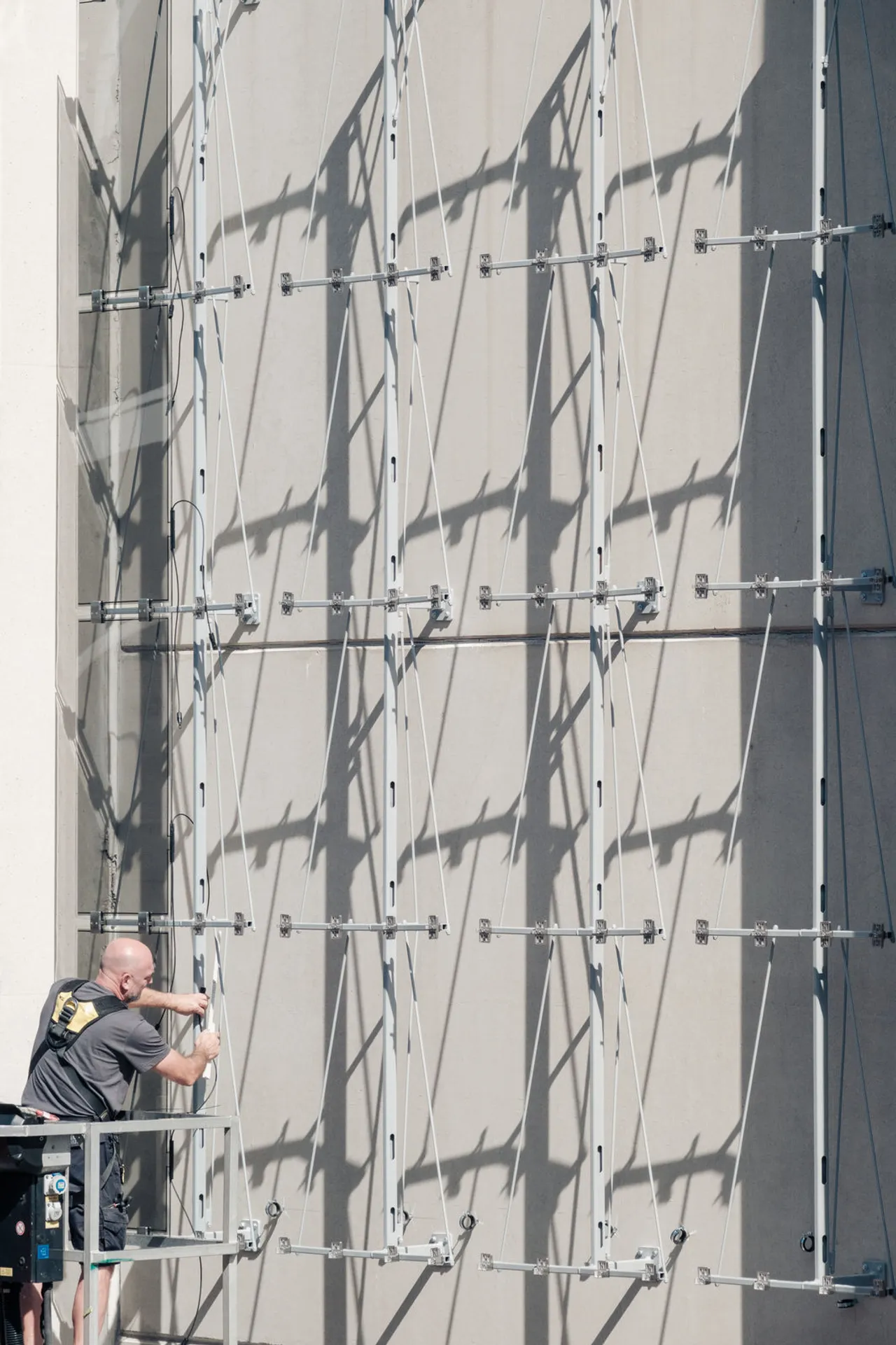 SPECTRAL präsentiert die Structural Solar Façade
