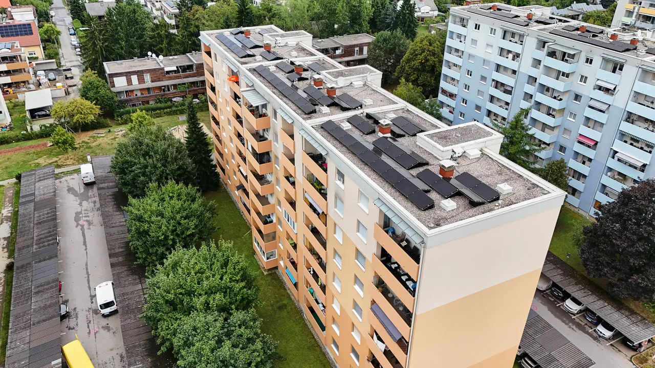 PV-Anlagen auf den ÖWG Wohngebäuden in der Grazer Grottenhofstraße.