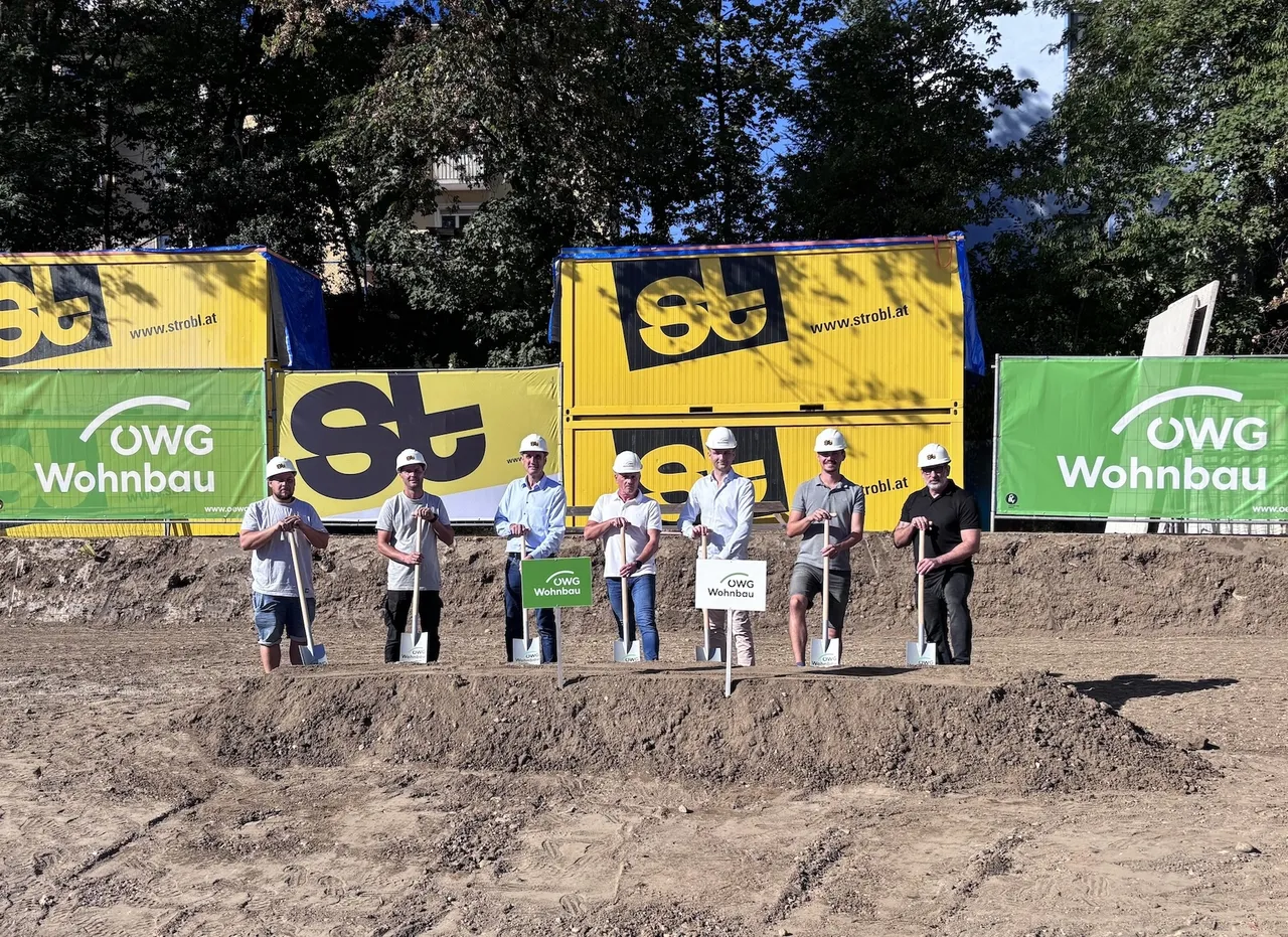 Spatenstich in der Wiener Straße in Graz (v. l. n. r.): Karl Rumpf (Vizepolier), Markus Krammer (Polier), Holzbau-Meister Johann Harrer (Geschäftsführender Gesellschafter), Reinhard Stengg (ÖBA ÖWG), Christian Roth (ÖBA ÖWG),  Julian Hillebrand (Bauleiter) und Sascha Gesslbauer (Bereichsleitung General u. Totalunternehmerprojekte).