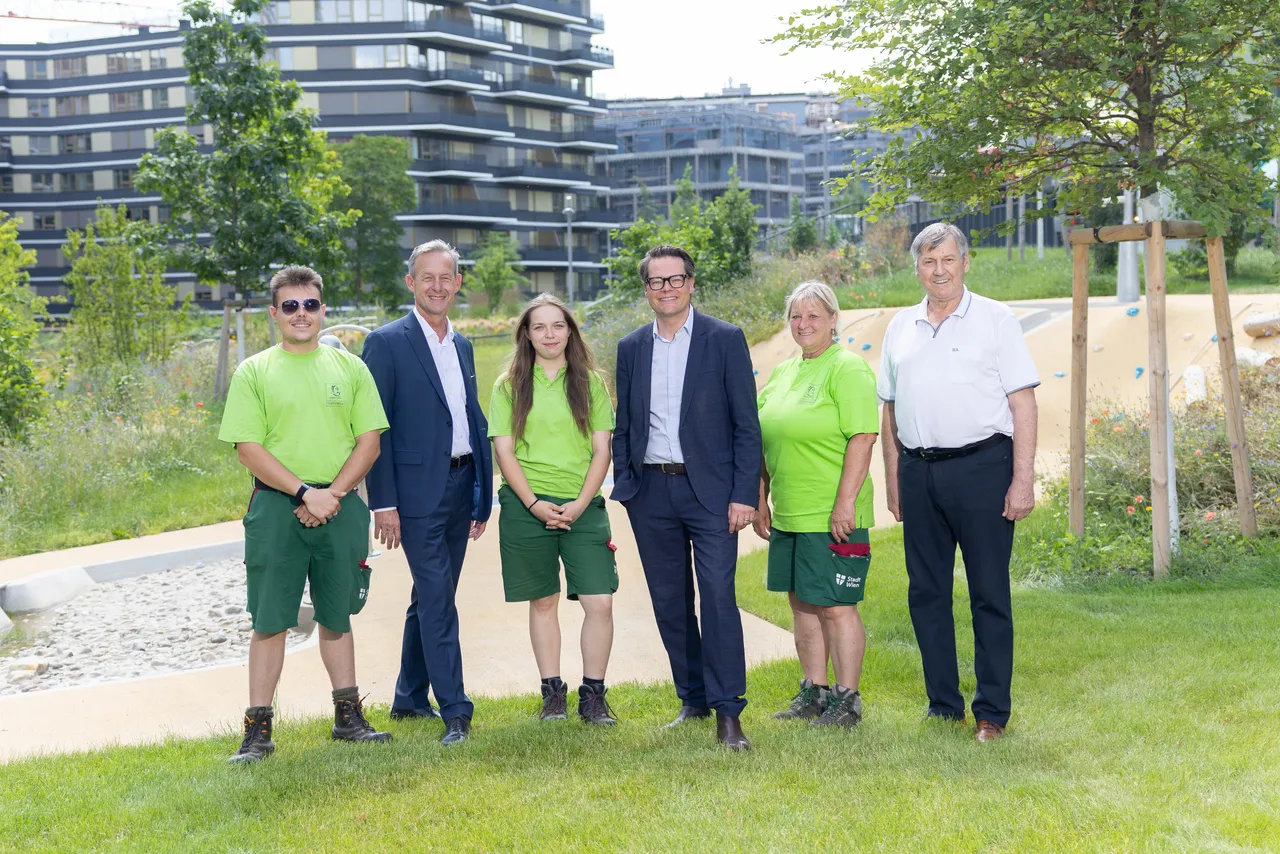 Bert-Brecht-Park im VILLAGE IM DRITTEN eröffnet