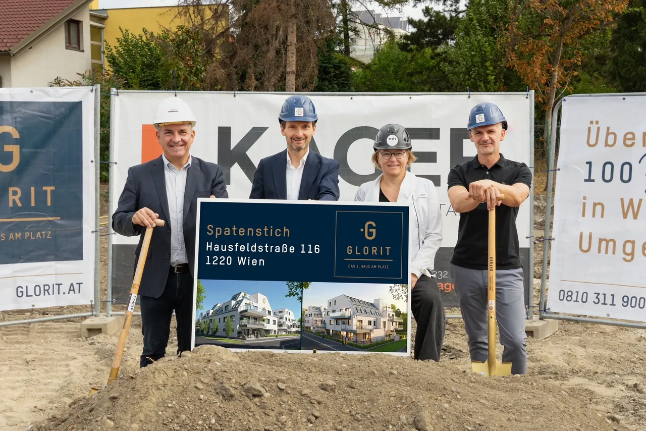 v.l.n.r.: Josef Kölich (Kager), Patrick Kloihofer (Glorit), Ivana Mirek (ZT Mirek Hackermüller), Markus Wimmer (Glorit)