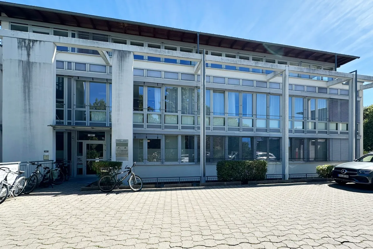 Wärme und Kühle von oben - Deckensystem überzeugt in der Gewerbesanierung