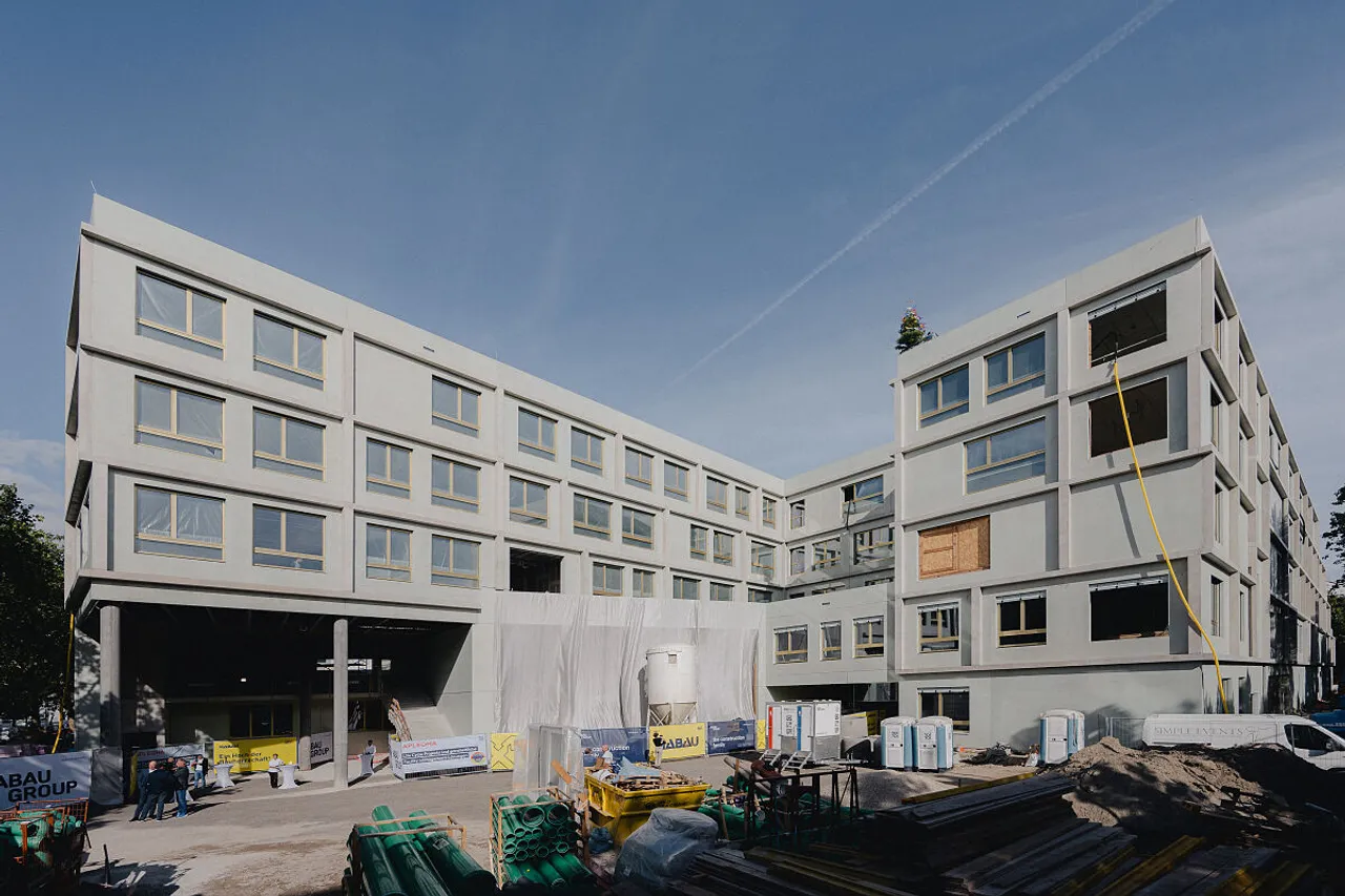 Baustellenfotos und Gleichenfeier BAFEP21