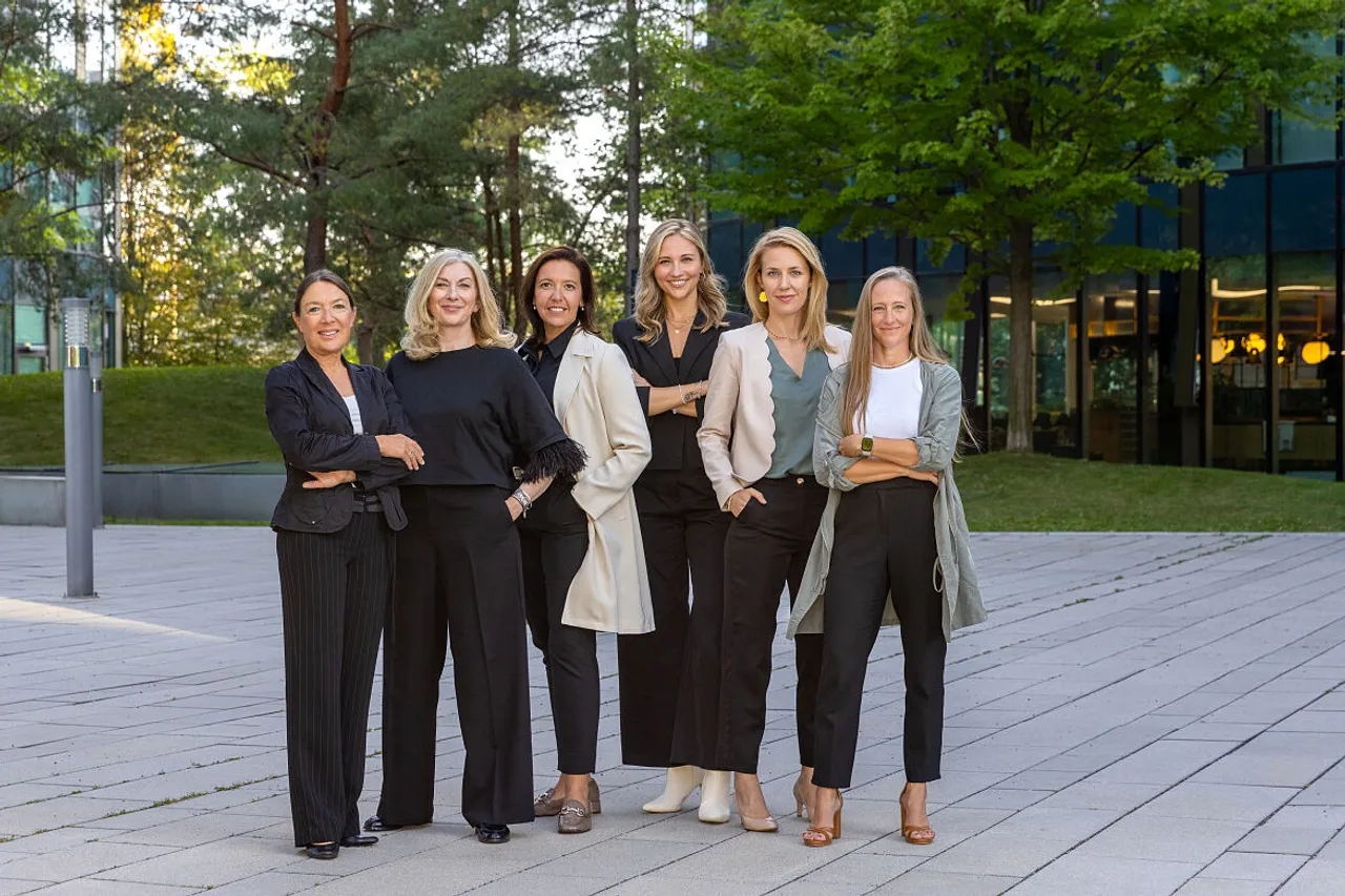 SALON REAL wählt neuen Vorstand – sechs Frauen übernehmen Führung