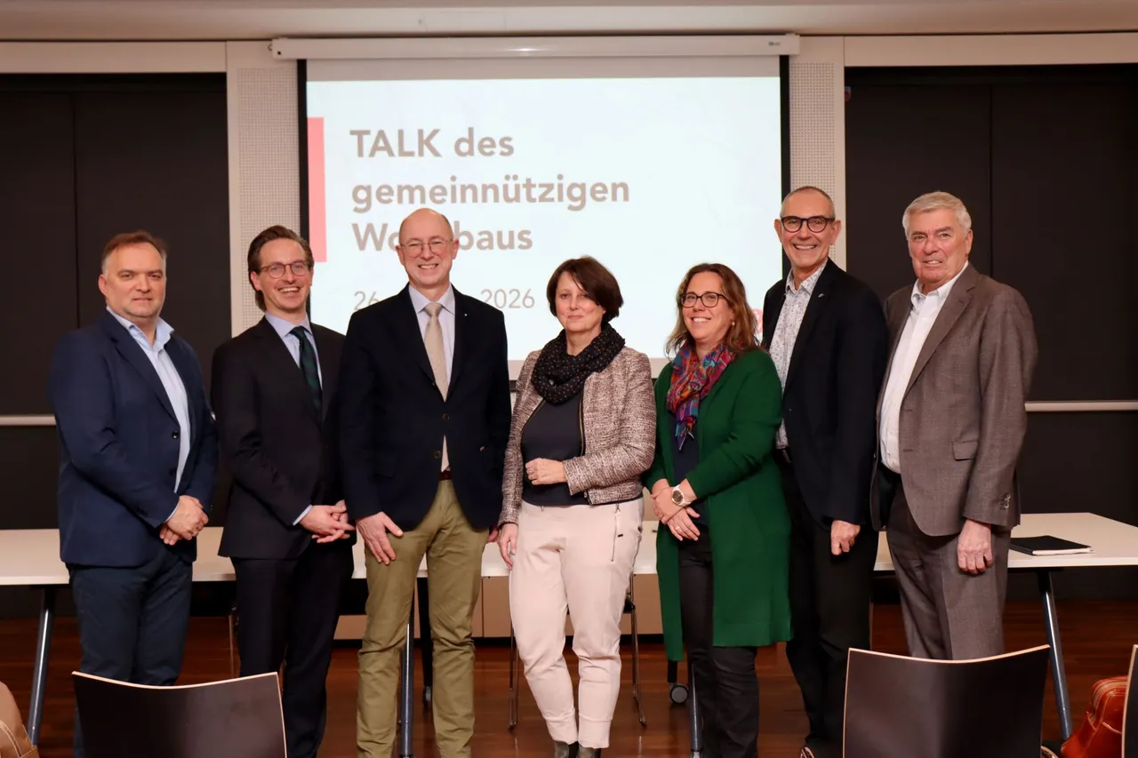 Foto (v. l. n. r.): Alexander Lackner,  Christian Zenz, Mag.
Michael Sebanz, Simone Skalicki, Bettina Luidolt,  Christian
Krainer und  Wolfram Sacherer.