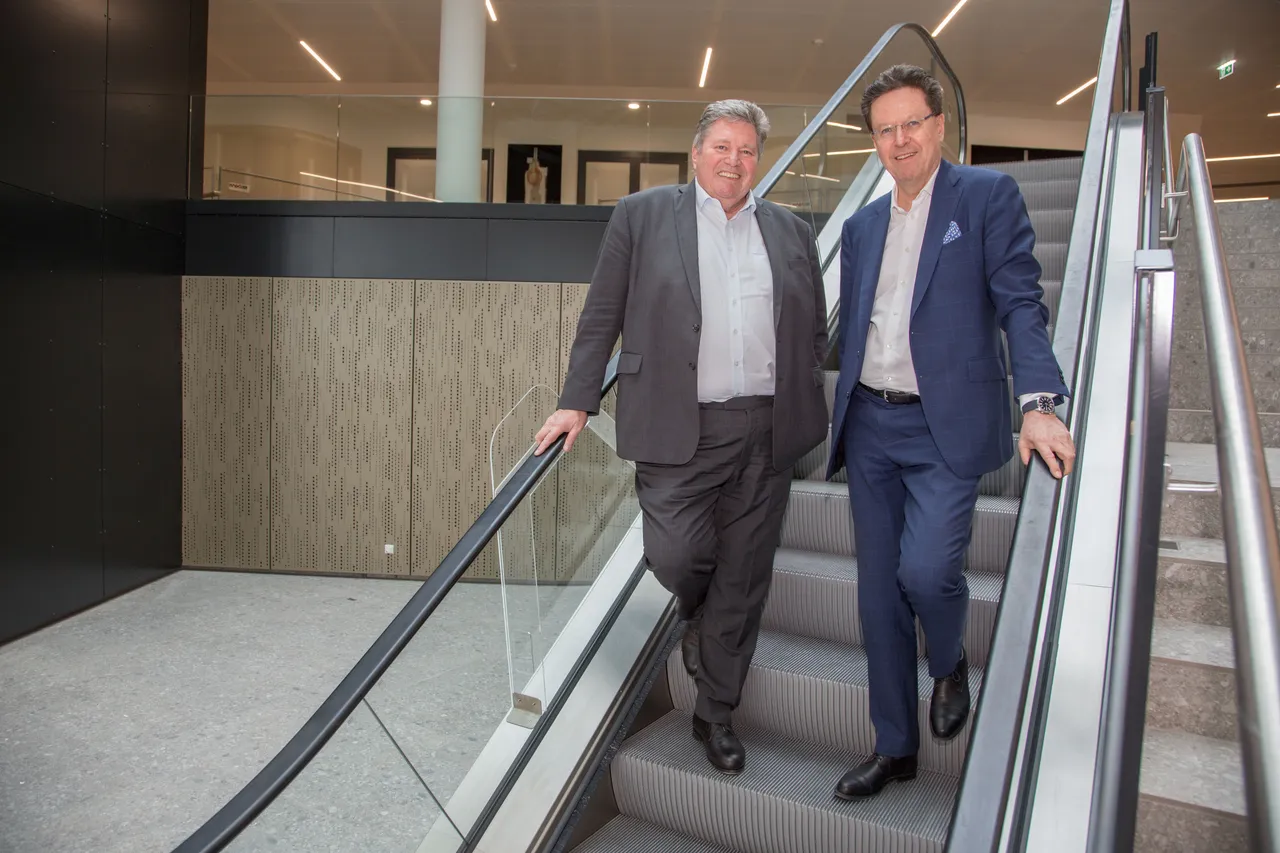 Central Hub ist übergeben