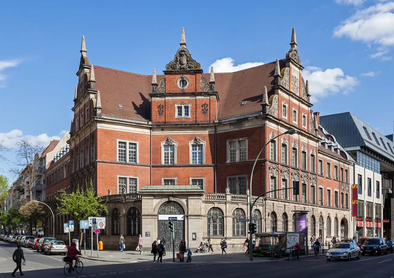 RSG Group zieht in Alte Post Berlin