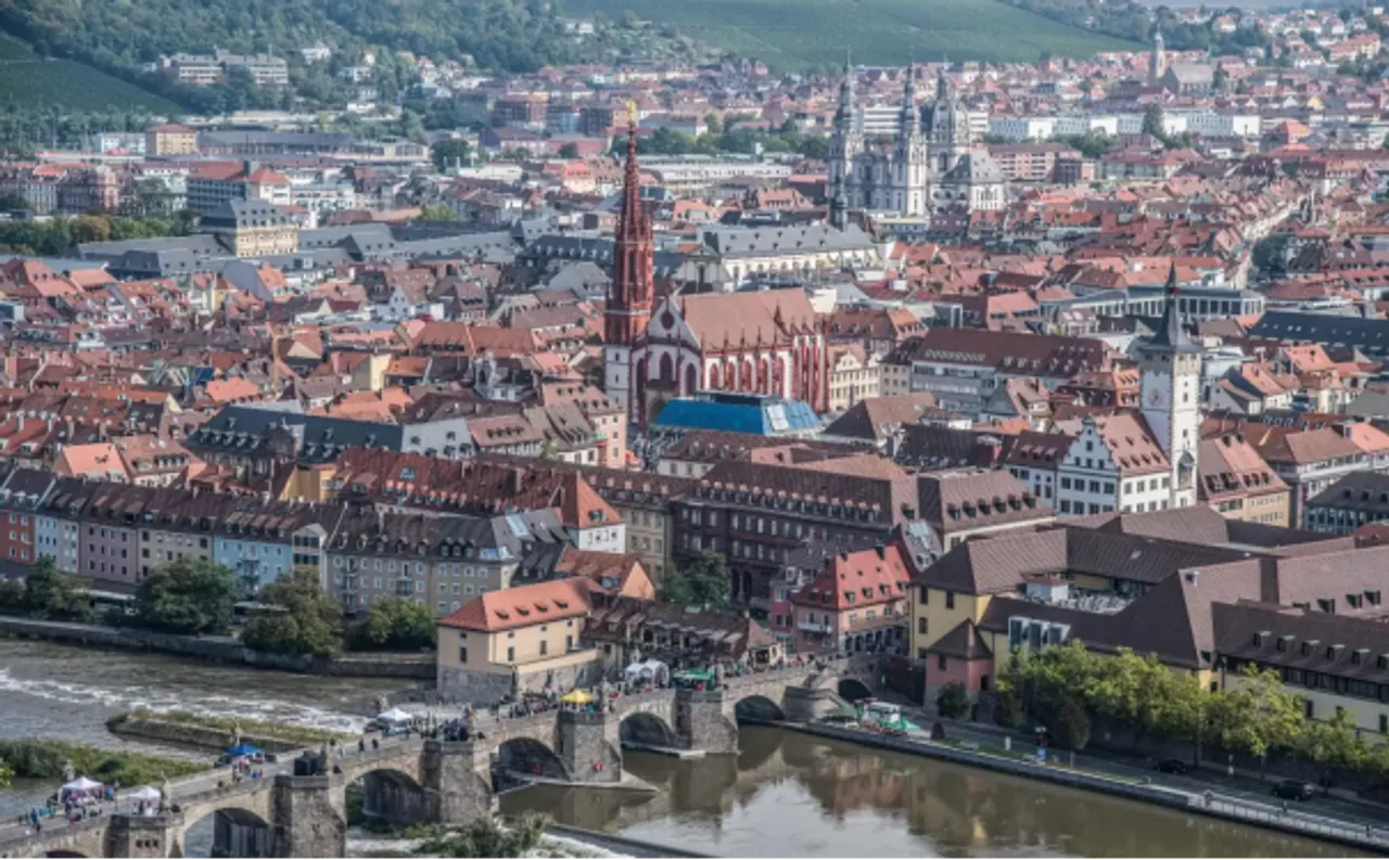 Die Stadtverwaltung Würzburg nimmt beim Klimaschutz eine Vorbildfunktion ein. Werden alle Maßnahmen umgesetzt, kann die Stadt nach aktuellen Prognosen jährlich bis zu einer Million Euro an Energiekosten einsparen.