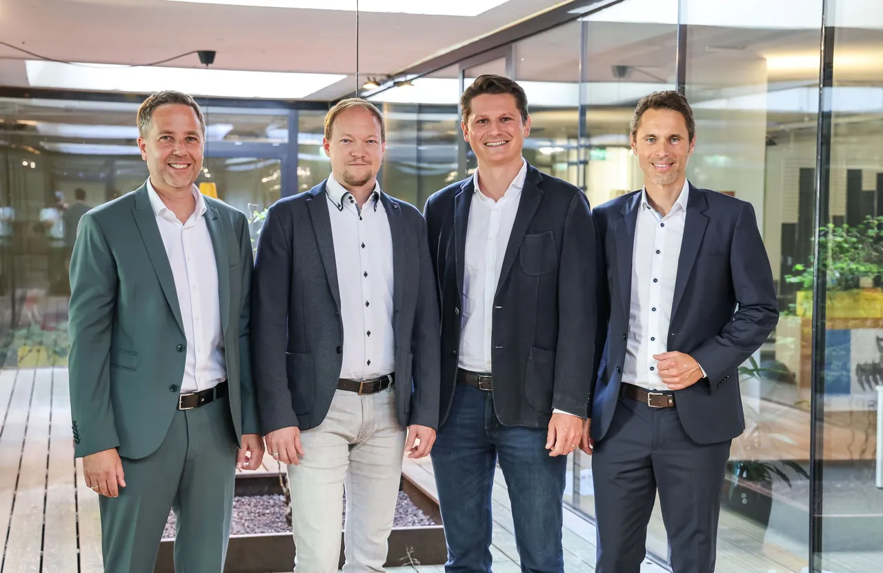 (v.l.n.r.) Thomas Maierhofer (GF Salzburg Wohnbau), Thomas Gruber (GF Wohnbau Bayern), Wolfgang Kamml (GF Wohnbau Bayern) und Georg Grundbichler (GF Salzburg Wohnbau)