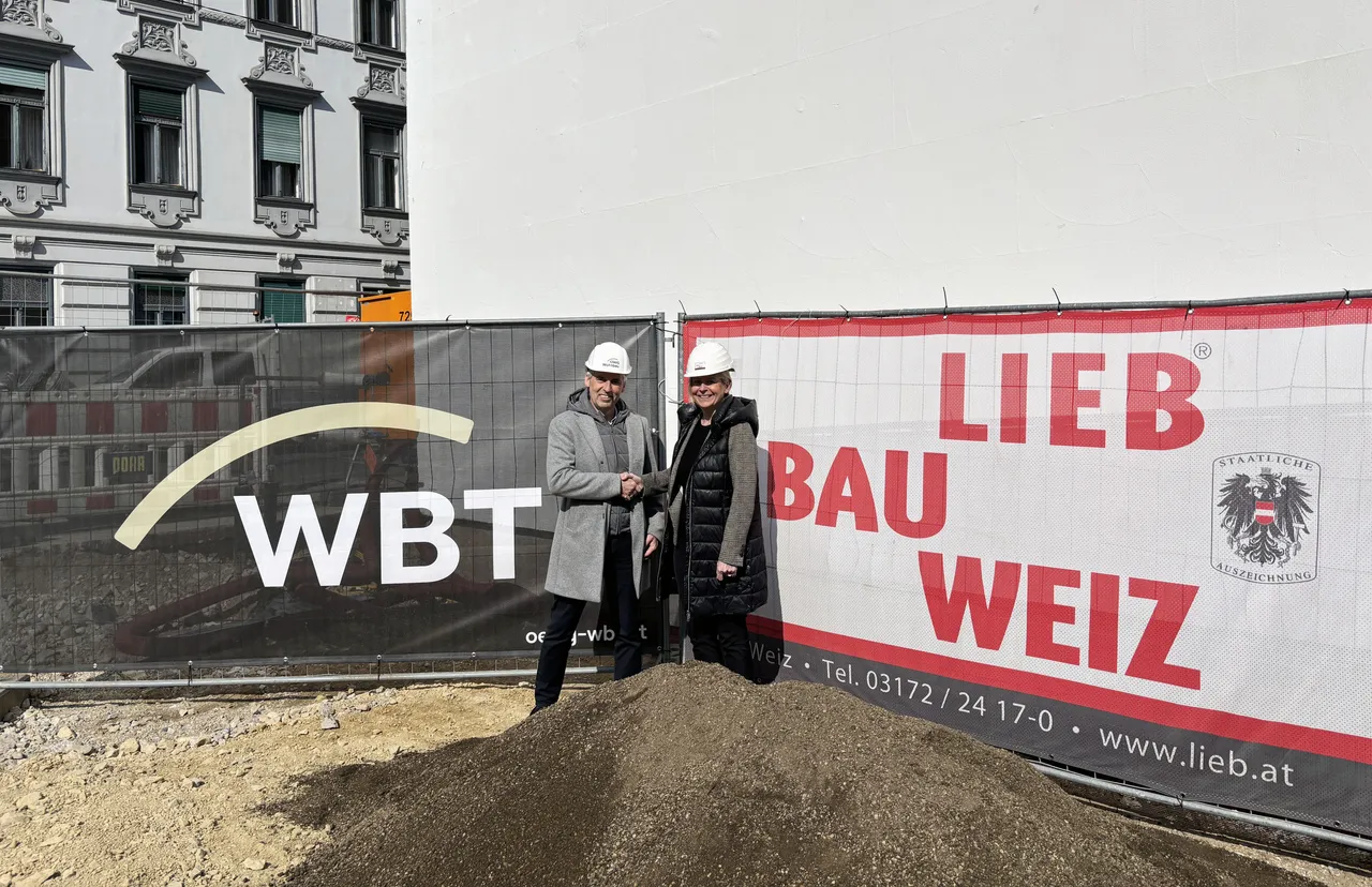 Spatenstich von The Bricks, Martin Pober (Prokurist WBT) und Doris Enzensberger-Gasser (Geschäftsführung Lieb Bau Weiz)