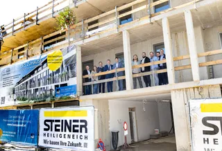 NID feiert Dachgleiche bei Neubauprojekt in Wolkersdorf