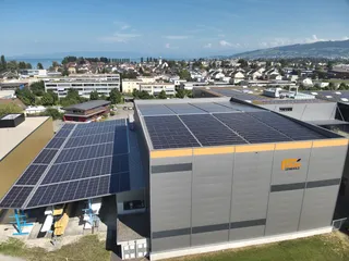 Schweizer Holzspezialist investiert in Batteriespeicher