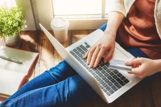 HV Consumer Check: Jeder Dritte kauft bereits über Social Media ein.