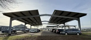 Wi SOLAR BAU realisiert PV-Parkplatzüberdachung in Kaisersesch