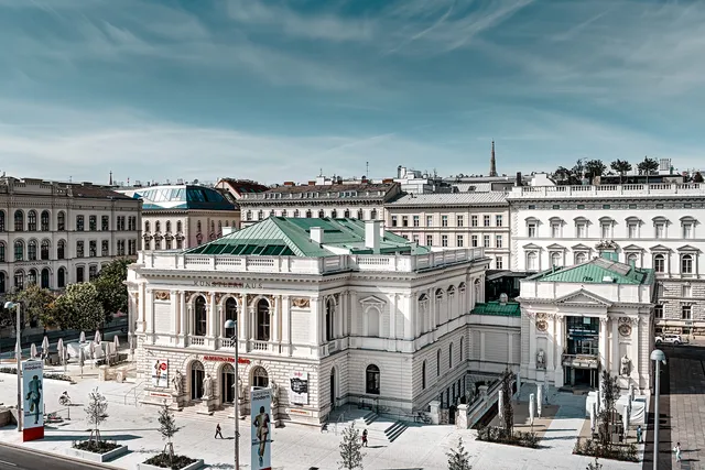 Facettenreiche Architektur mit Alu